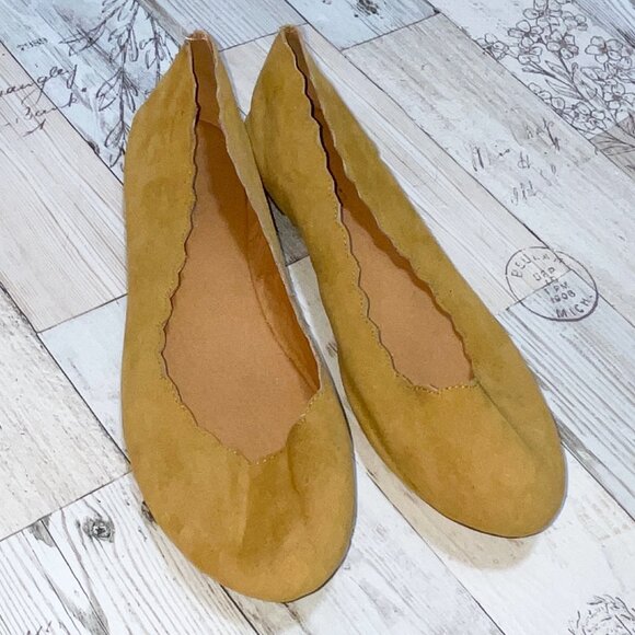 Guilty Soles Daniella Scalloped Flat - Picture 1 of 4